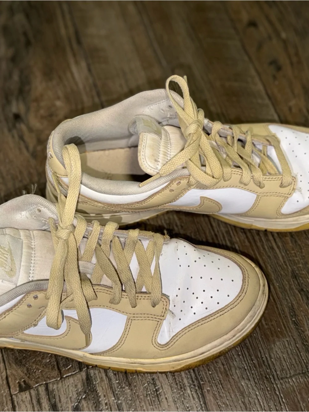 Nike Men's Low-Top Sneakers in Cream and White